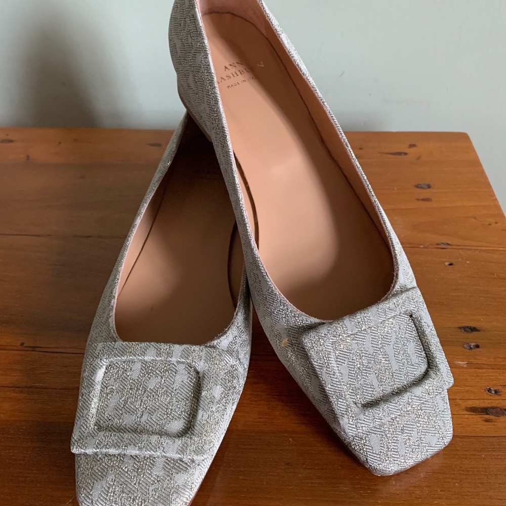 Ann Mashburn Womens' Buckle Shoe Beige/Gold